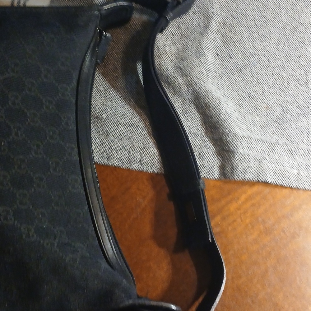 Authentic Gucci Black Hand Bag - Picture 11 of 16